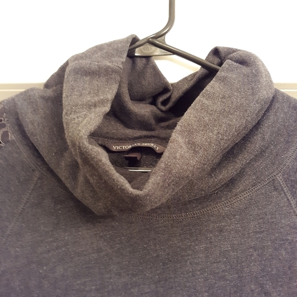 🌟 Victoria's secret funnel sweatshirt with lace - Picture 3 of 6